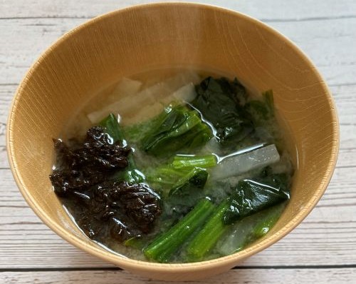 大根・ほうれん草・干しのりの具沢山みそ汁